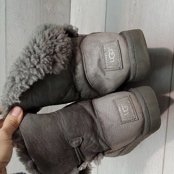 Ugg Australia Women 3349 Ankle Bailey Button Leather Sheepskin Boots shoes 10 - Picture 5 of 15